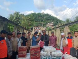 Dinsos Mamuju Salurkan Bantuan Bagi Penyintas Banjir di Tommo