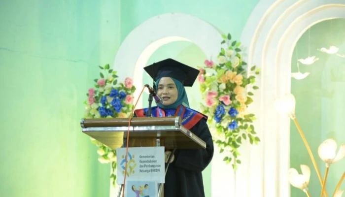 Ketua TP-PKK Kabupaten Sumenep Nia Kurnia saat menghadiri wisuda SOTH (Foto: Masalembo.id)
