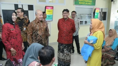 Tampak Direktur RSUD dr. H. Moh Anwar bersama Bupati Achmad Fauzi mendampingi kunjungan Direktur Teknologi Informasi BPJS Kesehatan, Edwin Aristiawan, (Foto: Masalembo.id)