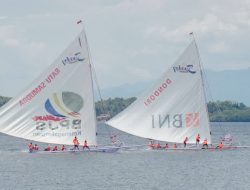 55 Perahu Sandeq Merapat di Garis Finis Etape IV Sandeq Silumba 2025
