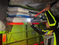 PJR Ditlantas Polda Sulbar Gagalkan Penyelundupan Pupuk Subsidi di Mamuju