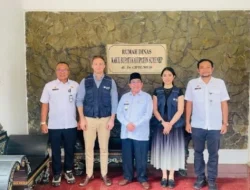 WHO Australia Tinjau Penanganan KLB Campak di Kabupaten Sumenep