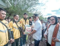 Ratusan Driver Ojol Terima Beras Gratis dari Gubernur Sulbar dan Bupati Mamuju