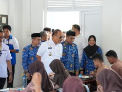 Kepala BPKPD Sulbar Dampingi Gubernur Suhardi Duka Tinjau SMKN 1 Rangas, Pastikan Program MBG Berjalan Lancar