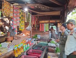 Dinilai Kerap Timbulkan Macet, Satpol PP Sulbar Datangi Pedagang Lapak Pinggir Jalan