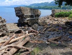 BPBD Sulbar Terima Laporan Jebolnya Tanggul Penahan Ombak di Desa Salutambung