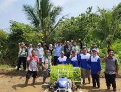 Maxxi Melakukan Pelatihan Transplanter Kepada Petani di Arjasa dan Kangayan