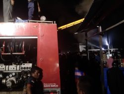 Breaking News: Toko Ahon di Pasar Sentral Mamuju Terbakar