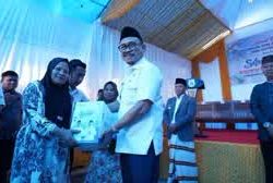 Safari Ramadan di Mambi, Mamasa: Suhardi Duka Serahkan 500 Paket Sembako