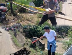 Breaking News: Jembatan Pussepang Ambruk, Polsek Tapango Monitoring Dan Pasang Garis Pengaman 