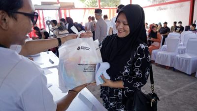 Pertamina Patra Niaga Regional Sulawesi Salurkan 1.000 Paket Sembako untuk Masyarakat Pra Sejahtera di Bitung