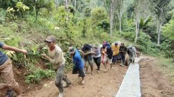 Demi Akses Jalan, Warga Pamu’tu Patungan Cor Jalan di Kawasan Hutan Lindung