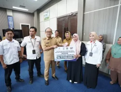 200 Keluarga Miskin di Sulbar Terima Bantuan Usaha Rp 5 Juta dari Gubernur SDK, Target 300 Lagi
