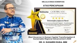 Gubernur Suhardi Duka dan Diskominfoss Sulbar Sabet Penghargaan Nasional