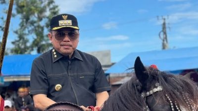 Bupati AST Ikuti Pagelaran Messawe Totamma, Warga Tammerodo Antusias