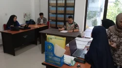 Pastikan Disiplin Pegawai, Kadis KominfoSS Sulbar Sisir Kehadiran PPPK di Kantor