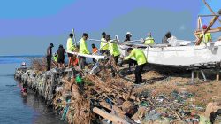 Pantai Kampung Pajala Berbenah, Kolaborasi Bersihkan Pesisir Polewali