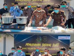Kejari Polewali Mandar Musnahkan Barang Bukti 96 Perkara Inkracht, Sabu hingga Ribuan Obat Ilegal Dimusnahkan