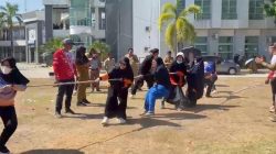 Srikandi BPBD Sulbar Taklukkan Biro Barjas dalam Lomba Tarik Tambang HUT ke-81 RI