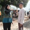 Apresiasi Semangat Gotong Royong Warga, Ratih Megasari Beri Bantuan Pribadi untuk Perbaikan Jalan
