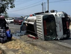 Hendak Padamkan Api, Mobil Damkar Polman Malah Terguling, Petugas Terlempar ke Jalan!