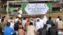 Warga Polewali Khusyuk Minta Hujan: Sawah Kami Gagal Panen, Sumur Mengering