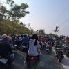 Penampakan Warga, Padati Jalan Trans Sulawesi Demi Nonton Sandeq Silumba