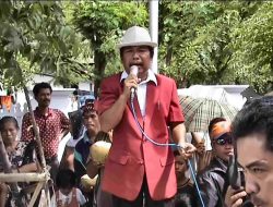 Tinambung, Satu Mobil, dan Kabar yang Terus Bergerak