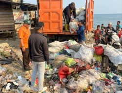 DLHK Polman Angkut 4 Ton Sampah yang Tersembunyi di Belakang Pasar Baru Polewali