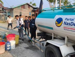 NasDem Polman Salurkan Bantuan Air Bersih ‘Door to Door’ ke Warga Pesisir Bajoe