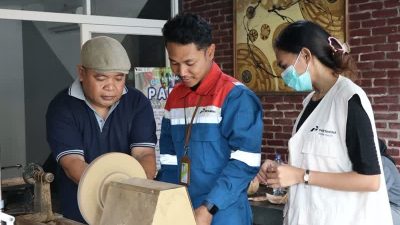 Pertamina Patra Niaga Regional Sulawesi Melalui IT Bitung Dorong Kemandirian Penyandang Disabilitas melalui PADU dan Kerajinan Limbah Kelapa