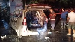 Diduga Korsleting Saat Perbaiki Kabel, Mobil Mini Bus di Polman Hangus Terbakar