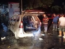 Diduga Korsleting Saat Perbaiki Kabel, Mobil Mini Bus di Polman Hangus Terbakar