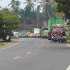 Kocak, Pengendara Mutar Arah hingga Lewati Kebun Warga Demi Hindari Razia Polisi